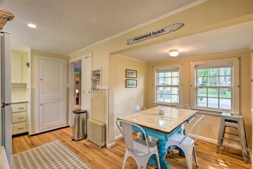 Charming Cape Cottage, Walk to Monument Beach