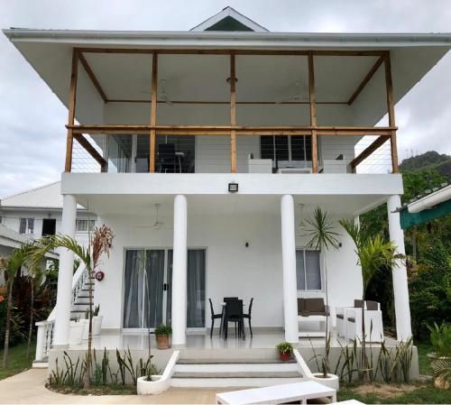 Castaway Lodge