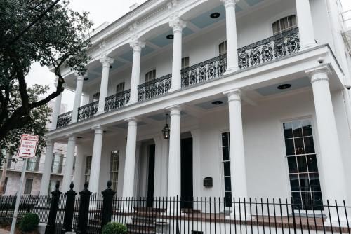 Henry Howard Hotel