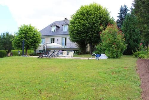 Villa de 6 chambres avec piscine privee jardin clos et wifi a Mur de Barrez