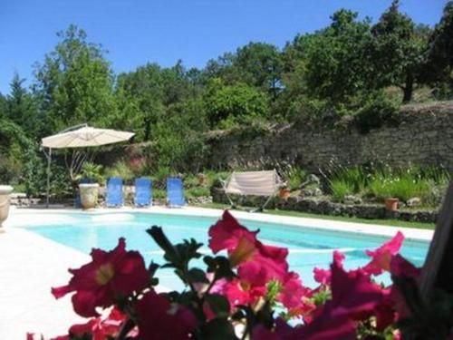 Villa de 4 chambres avec piscine privee jardin amenage et wifi a Malaucene