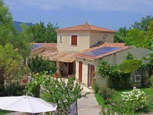 Villa de 4 chambres avec piscine privee jardin amenage et wifi a Malaucene