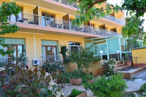 Hotel Cyrnea