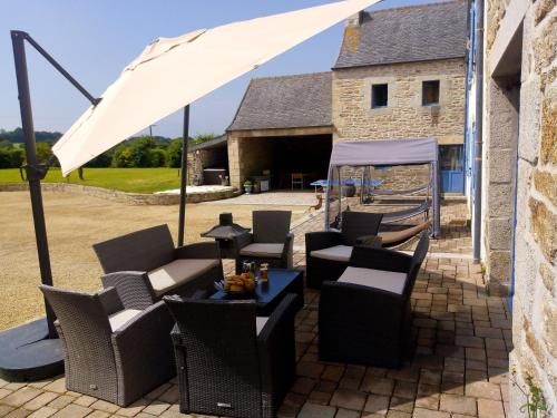 Maison de 6 chambres avec jacuzzi jardin amenage et wifi a Plougonven