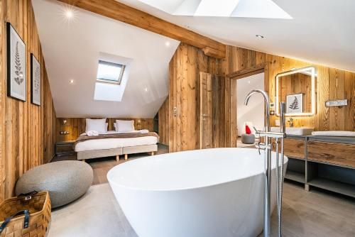 Le Globe Argentière Chamonix - by EMERALD STAY