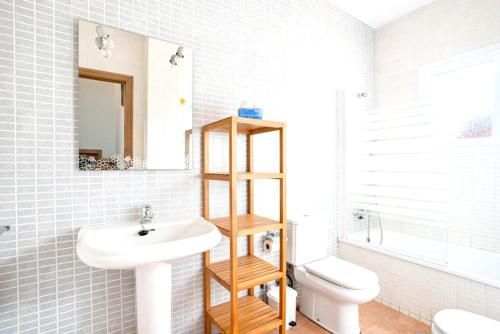 3 bedrooms house with shared pool garden and wifi at Lepe 2 km away from the beach