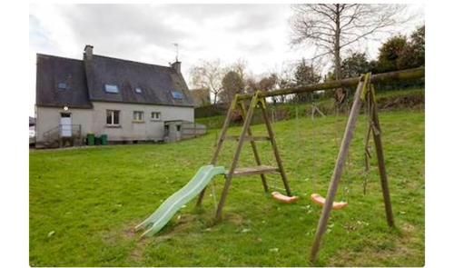Studio avec jardin clos et wifi a Plouedern