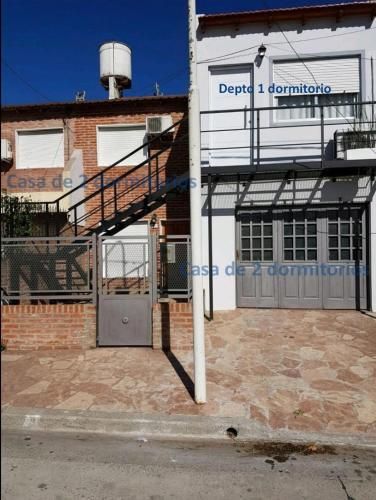 Dúplex con garage, patio y parrilla