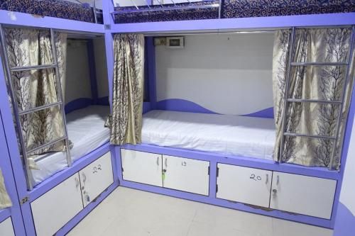 Real Rest House Dormitory - Andheri East