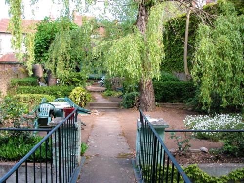 Studio avec vue sur la ville jardin clos et wifi a Neris les Bains