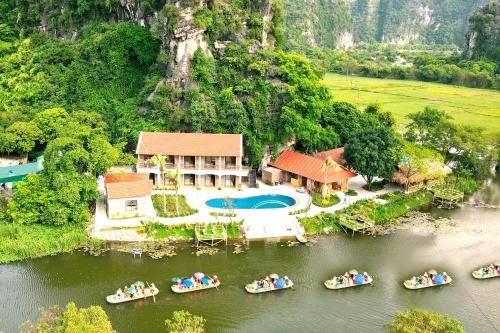 HoangLong Riverside Homestay