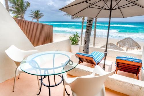 Oh! Cancun On The Beach by Oasis