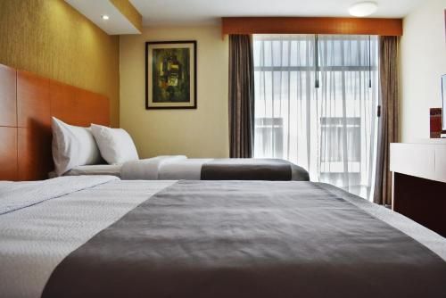 La Posada Hotel y Suites