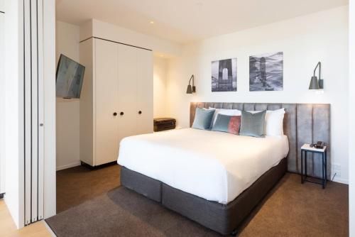 R Hotel Geelong