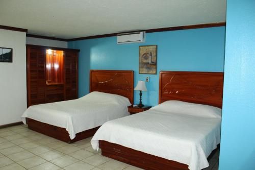Fish Hook Marina Hotel