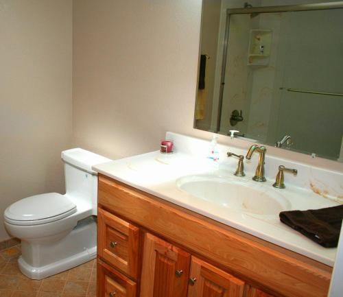 Lily Pad - Hot Tub! Private Dock! BBQ! Game Room! Walk to Town!! Fast WiFi!! Dog Friendly!