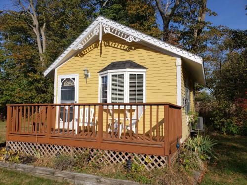 Sand Bar Cottage Inn