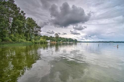 Charming Updated Studio Walk to Lake Stevens