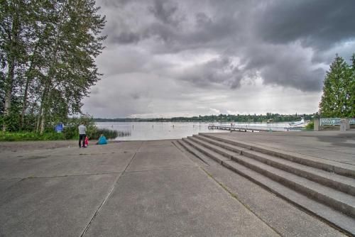 Charming Updated Studio Walk to Lake Stevens