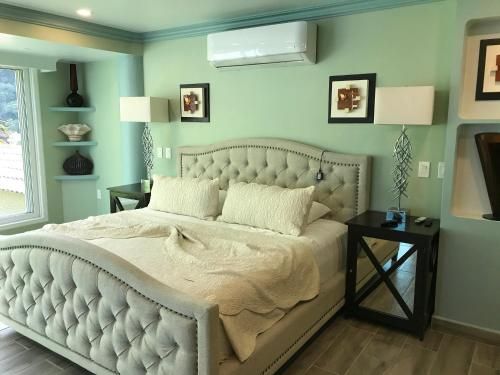 Ocean Frontage Two Bedroom Family compound with Full Kitchen