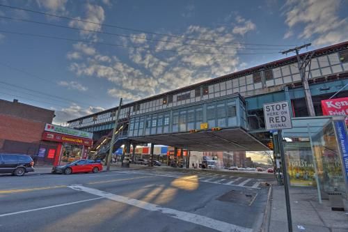Urban Bronx Apt - Walk to Nereid Subway Station!