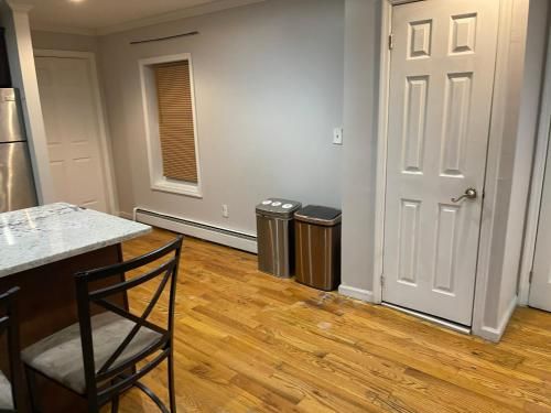 Two Story Townhouse in NYC, 4Br 2Bath 6Beds.