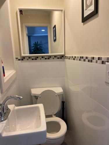 Two Story Townhouse in NYC, 4Br 2Bath 6Beds.