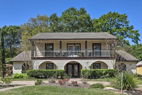 Dog-Friendly Retreat, Walk to Lake Nassau Parks!