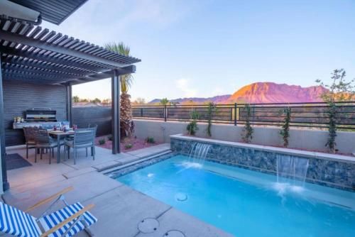 New Home! Private Pool * Private Hot Tub * Fire Pit