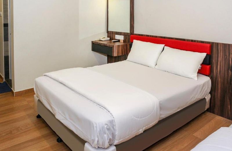 OYO 90027 Happy Hotel