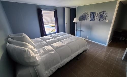 Florida Theme Parks Centrally Located Guest Suite with Lake Access