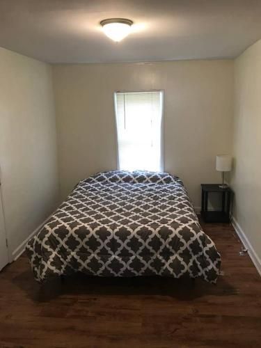 Quaint 3 Bedroom 1.5 Bath House to Yourself!!!