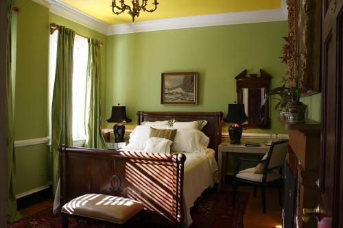 Inn at Court Square