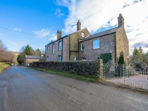 Queen Ann's Close, High Peak
