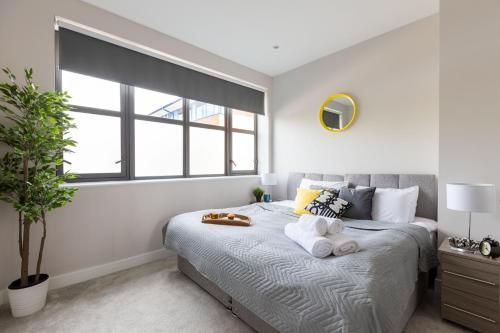 homely - Watford Premier Apartments (Warner Bros Studio)