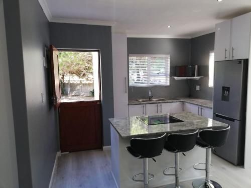 Milo's Sky Grey Guest House