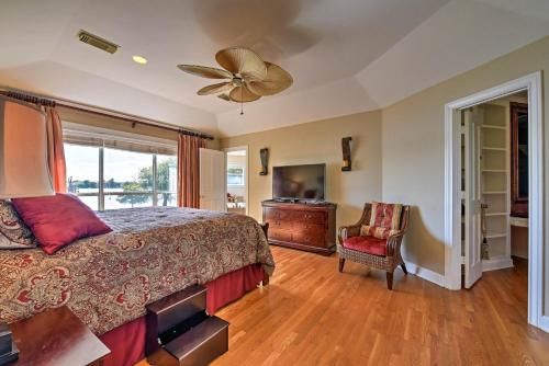 Lakefront Houston House-1 Mi to Space Center!