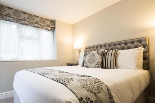 The Maple Manor Hotel and guest holiday parking