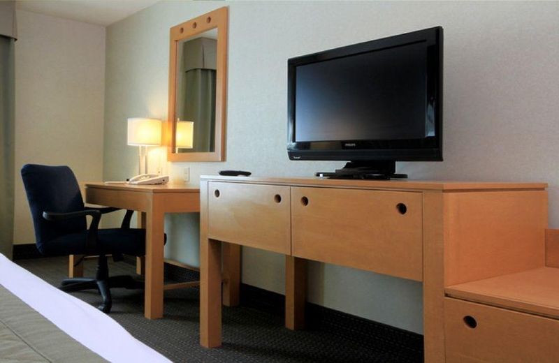 HOLIDAY INN EXPRESS AND SUITES MONTERREY AEROPUERTO