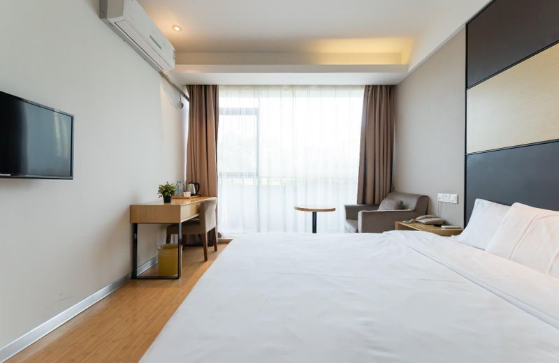 Hanting Hotel Shanghai Luoshan Road Metro Station