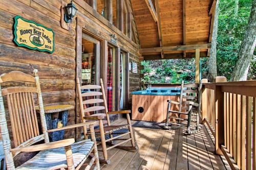 Honey Bear Lodge Gatlinburg Resort Cabin with Spa!