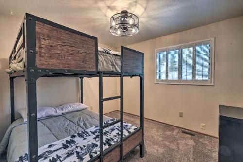 Munds Park Cabin Retreat with Furnished Deck