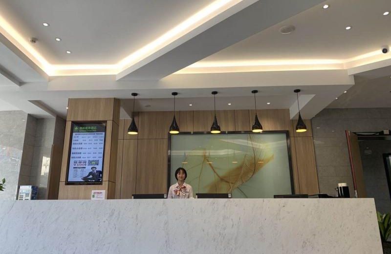 Green Tree Inn Express Suzhou Zhangjiagang Free Trade Zone Central Plaza