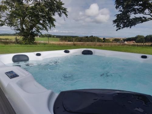 Knightsbridge Lodge with Hot Tub, St Andrews