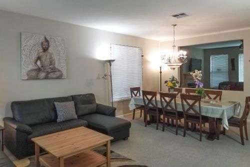 Family-Friendly Tracy House with Patio and Grill!