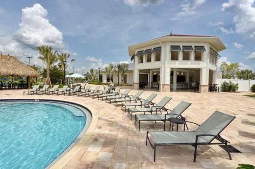 Awesome townhome near Disney with private pool