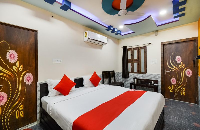 OYO 70112 Hotel Bajrang & Restaurant