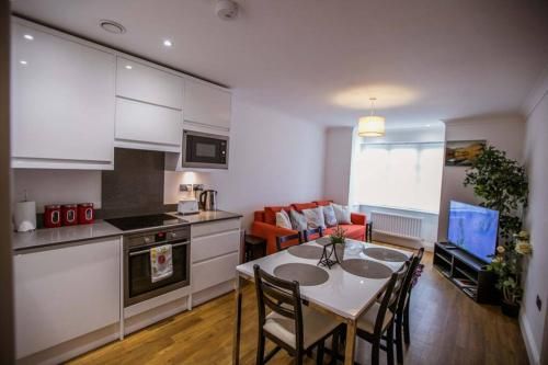 *ALBAN COURT *COMFY SUITE *