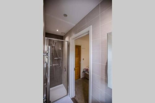 *ALBAN COURT *COMFY SUITE *