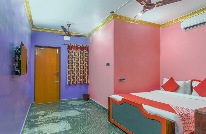 OYO 71800 Madras Guest House